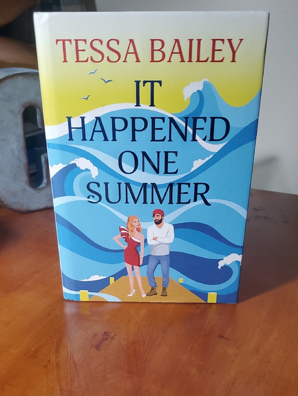 Tessa Bailey "It Happened One Summer" - Blue & Yellow Paperback